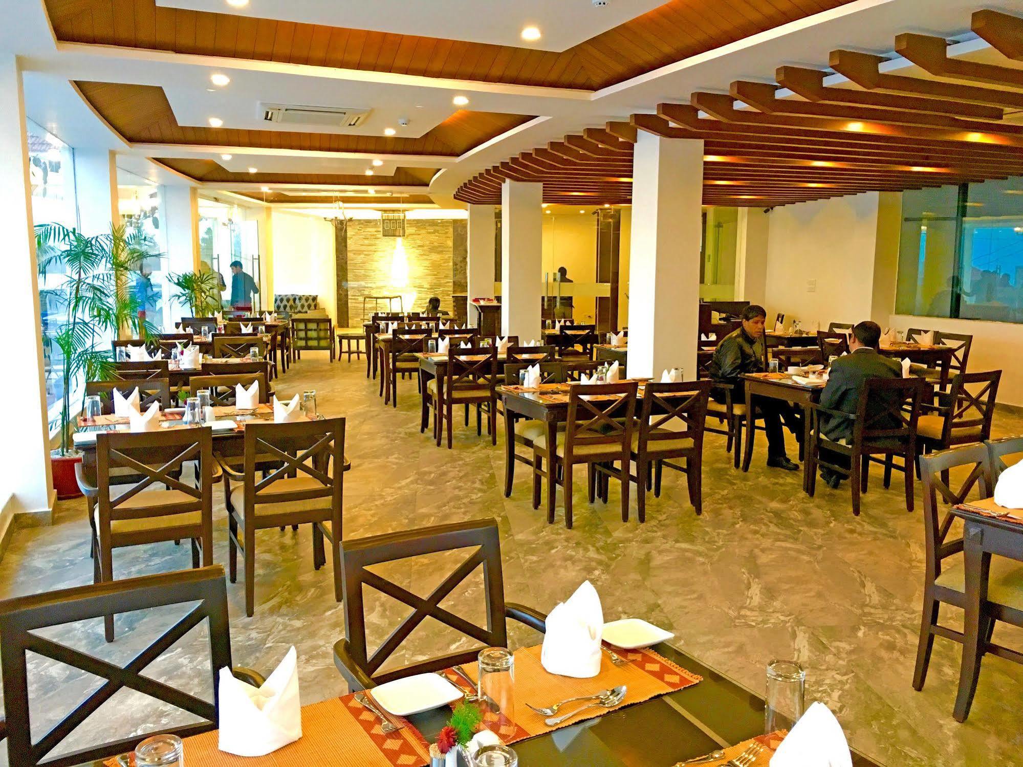 Himalayan Front Hotel By Kgh Group Pokhara Dış mekan fotoğraf