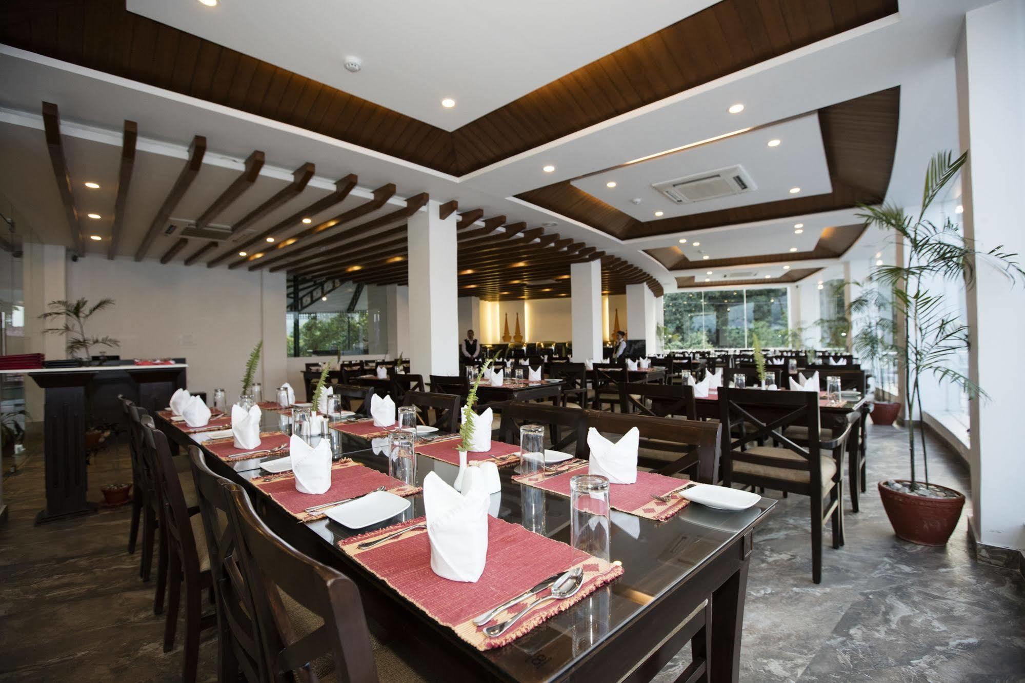 Himalayan Front Hotel By Kgh Group Pokhara Dış mekan fotoğraf